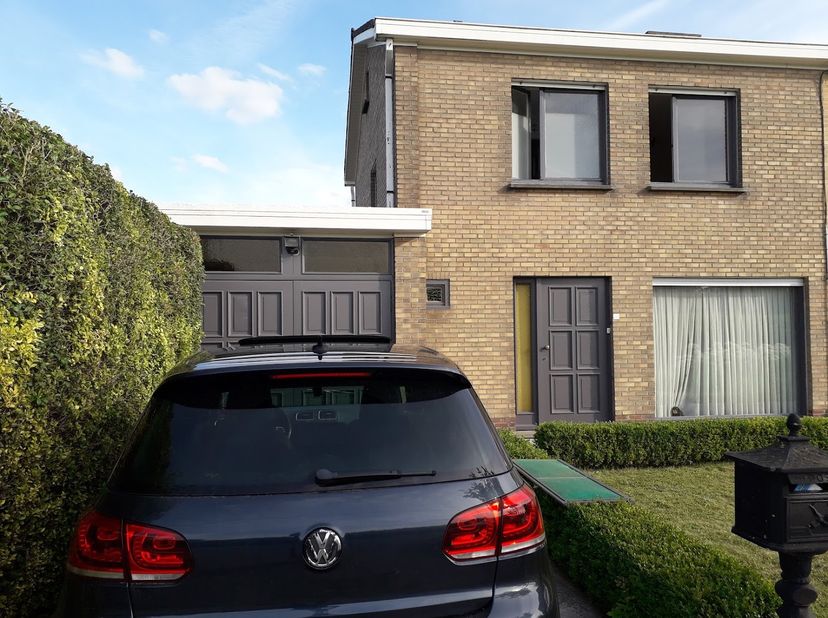 Deze woning is rustig gelegen in een mooi, gezellig landelijk dorp (Kortrijk-rollegem) op kleine afstand van sporthal, school, &lt;br /&gt;
Expo Kortrijk en